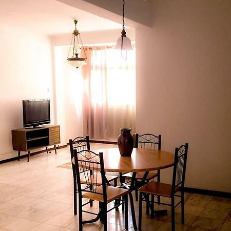 Fully Equipped 3-Bedroom Apt In Downtown Πράγια Εξωτερικό φωτογραφία