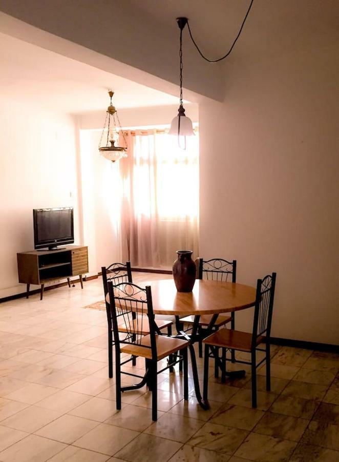 Fully Equipped 3-Bedroom Apt In Downtown Πράγια Εξωτερικό φωτογραφία