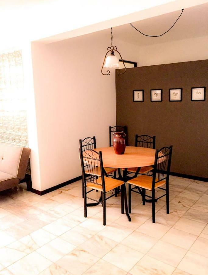 Fully Equipped 3-Bedroom Apt In Downtown Πράγια Εξωτερικό φωτογραφία